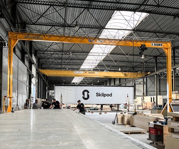 Skilpod ontdubbelt framing-activiteit voor bouw van modulaire houtskeletwoningen